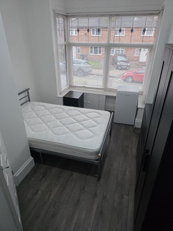 Thumbnail **New to the market, A Modern One Bedroom with ensuite available in Shared House**